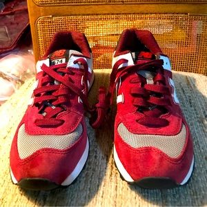 NWOT. New Balance 574 Burgundy Size 7.5